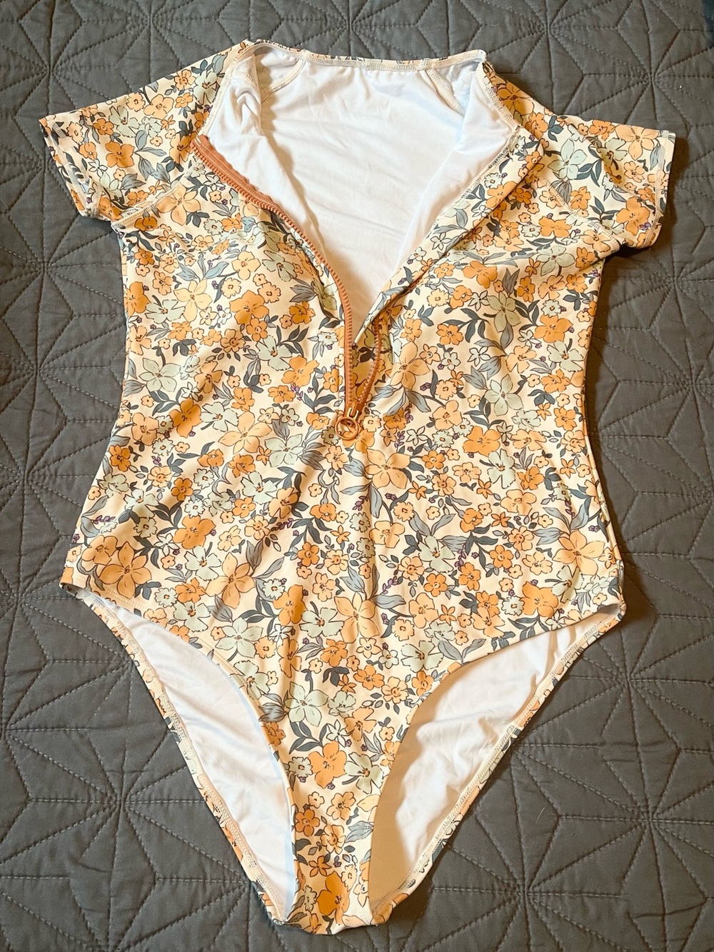 Cupshe Elodie Ditsy Zipper Short Sleeve One Piece Swimsuit Floral Rashguard L - Picture 3 of 5